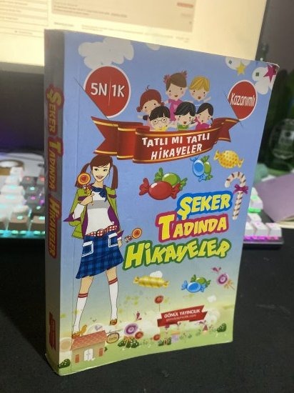 ŞEKER TADINDA HİKAYELER "5N 1K" - EMİNE DELİMEHMET-SİNAN KÜÇÜK kitap kapağı