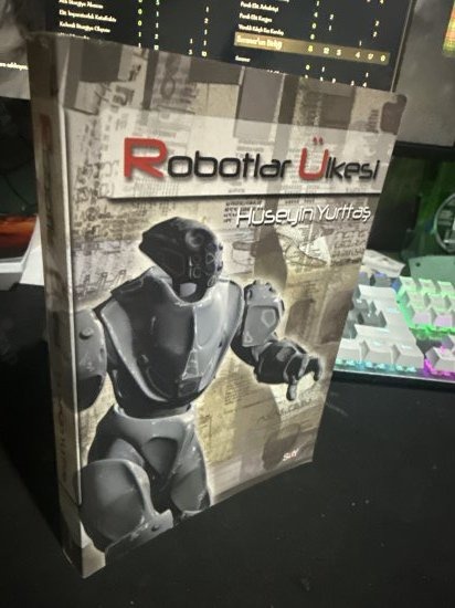 Robotlar Ülkesi Yazarından İmzalı - Hüseyin Yurttaş kitap kapağı