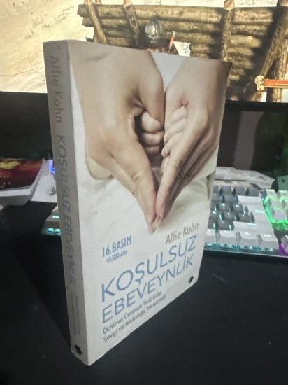 KOŞULSUZ EBEVEYNLİK ; Ödül ve Cezaları Terk Edip Sevgi ve Akılcılığa Yönelmek - ALFIE KOHN kitap kapağı