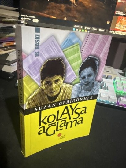 Kolaysa Ağlama - Suzan Geridönmez kitap kapağı