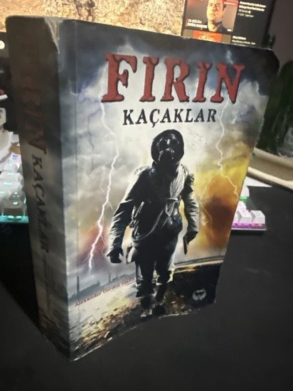 FIRIN - Kaçaklar - Alexander Gordon Smith kitap kapağı