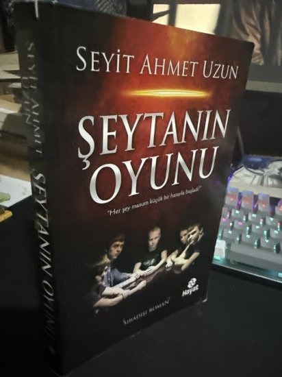 Şeytanın Oyunu - Her şey masum küçük bir hatayla başladı! Sıradışı Roman - Seyit Ahmet Uzun kitap kapağı