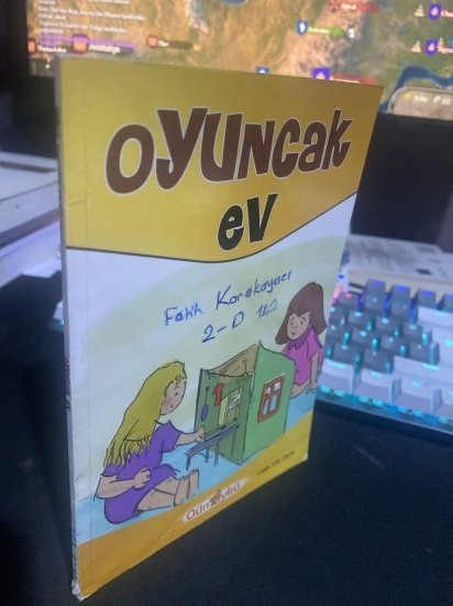 Oyuncak ev - Çağla Tok Ödün kitap kapağı