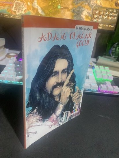 ADAM OLACAK ÇOCUK "İZ BIRAKANLAR" - Rüya Gündüzhev kitap kapağı