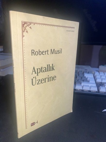 Aptallık Üzerine - Robert Musil kitap kapağı