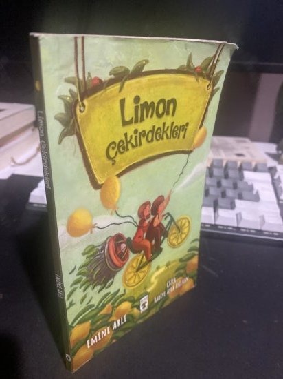 Limon Çekirdekleri - Emine Arlı - Kolektif / Belirtilmemiş kitap kapağı