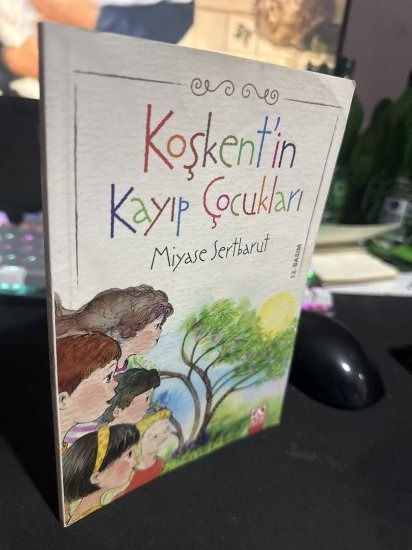 KOŞKENT'İN KAYIP ÇOCUKLARI ( Çocuklar İçin Renkli Çizim Resimli Hikâye Kitabı ) - Miyase SERTBARUT Resimler: Saadet CEYLAN kitap kapağı