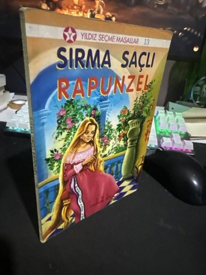 SIRMA SAÇLI RAPUNZEL [2.VE 3. SINIFLAR İÇİN] - Kolektif / Belirtilmemiş kitap kapağı