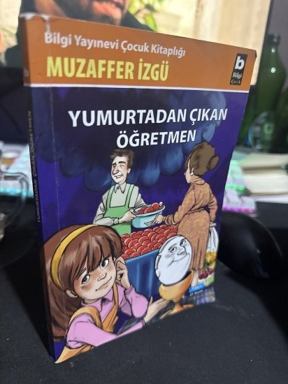 YUMURTADAN ÇIKAN ÖĞRETMEN - MUZAFFER İZGÜ kitap kapağı