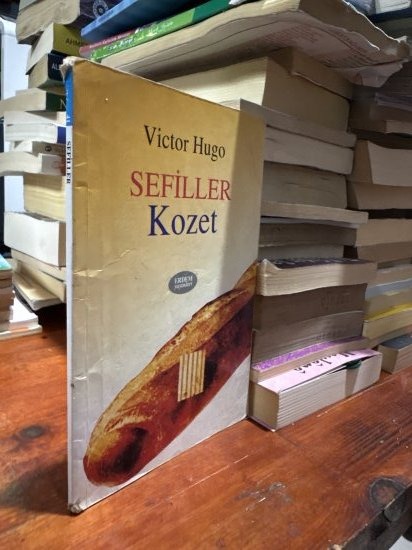 KOZET  SEFİLLER - Victor Hugo kitap kapağı