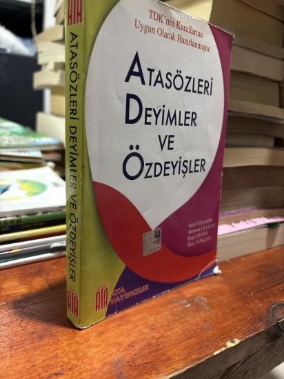 Atasözleri Deyimler ve Özdeyişler - Hilal Özşahin - Mehmet Uluçay... kitap kapağı