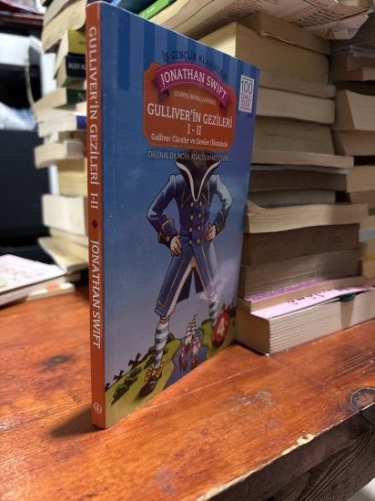 GULLIVER'İN GEZİLERİ 1 - 2 / Gulliver Cüceler ve Devler Ülkesinde - JONATHAN SWIFT kitap kapağı