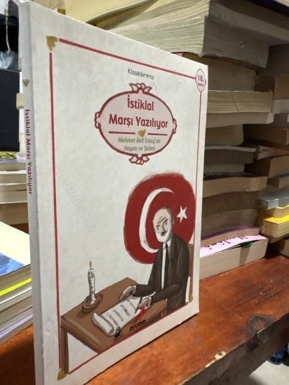 İSTİKLAL MARŞI YAZILIYOR - MEHMET AKİF ERSOY'UN HAYATI VE ŞİİRLERİ