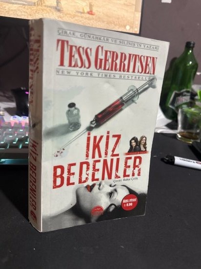 İkiz Bedenler - Tess Gerritsen kitap kapağı
