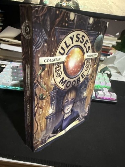 Ulysses Moore 9 - Gölgeler Labirenti (Ciltli) - Ulysses Moore kitap kapağı