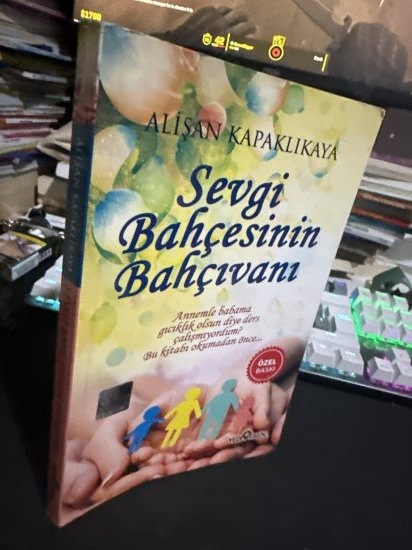 SEVGİ BAHÇESİNİN BAHÇIVANI - ALİŞAN KAPAKLIKAYA kitap kapağı