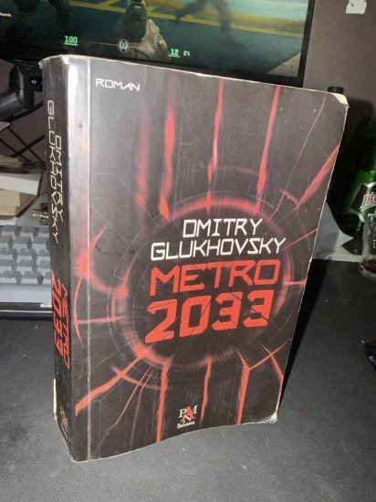 METRO 2033 - DMITRY GLUKHOVSKY kitap kapağı