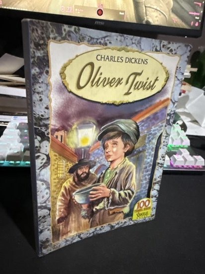 OLIVER TWIST - CHARLES DICKENS kitap kapağı
